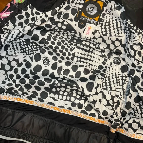 Volcom Women’s Ski/Snowboarding Jacket - Small - Picture 5 of 5